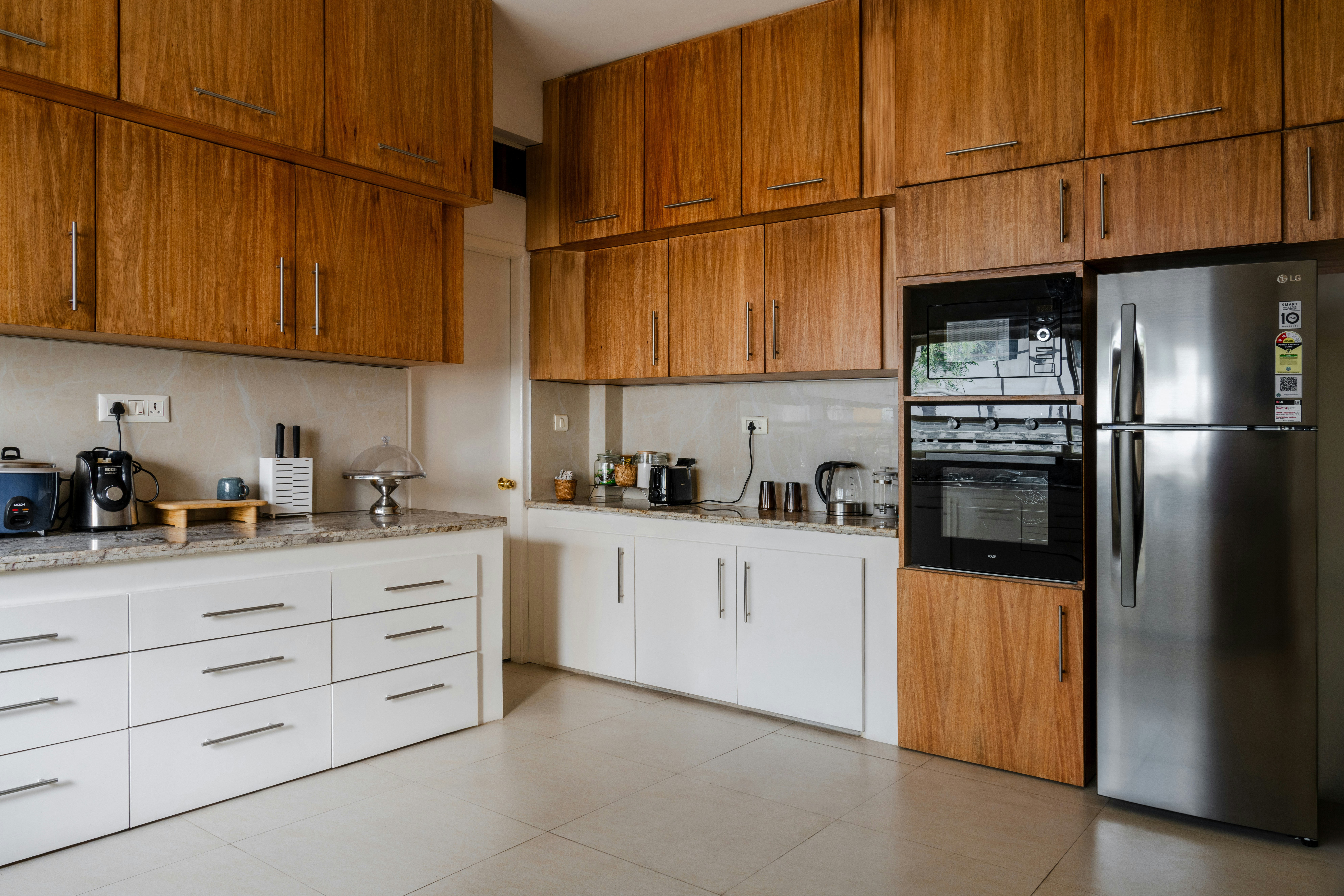 Modern Houston kitchen cabinet installation with bright counters and custom storage